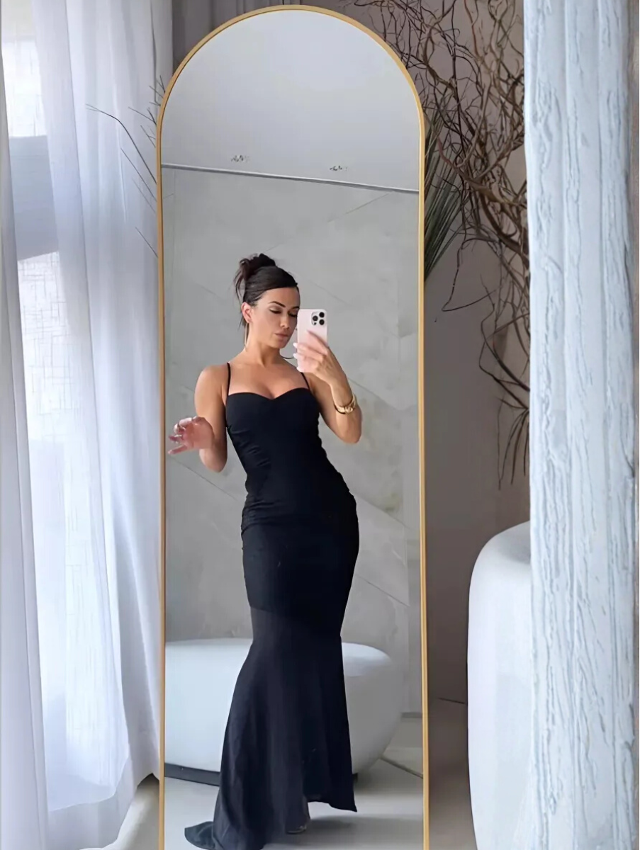 Espejo de cuerpo entero en arco con soporte y marco con acabado prémium